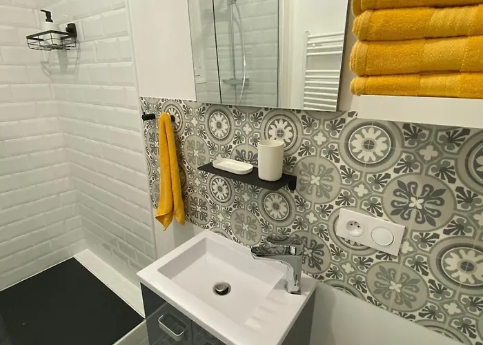 By Le Parvis Apartment *