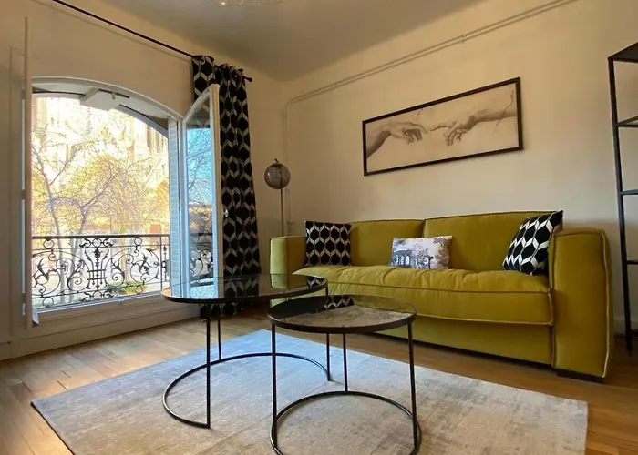 By Le Parvis Apartment *